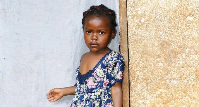 Significato e implicazioni psicologiche del breast ironing nelle comunità camerunesi