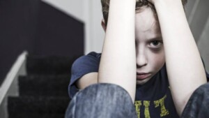 Bambini maltrattati: ecco come reagisce il loro cervello a parole di rifiuto