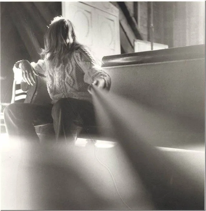 Francesca Woodman e l'arte della fotografia: "E' una questione di convenienza: io sono sempre disponibile" - self portrait at 13