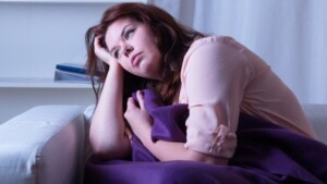 La deprivazione di sonno porta a mangiare di più possibili ricadute nella lotta contro l’obesità