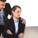 Molestie sessuali e pregiudizi come l’essere considerati più o meno attraenti influisce sulla percezione sociale di una molestia sessuale
