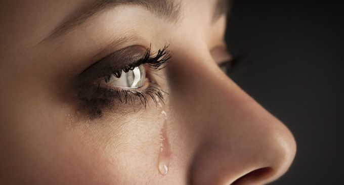 Psicologia del pianto: il valore delle lacrime, quanto spendiamo per versarle e quanto ci guadagniamo?