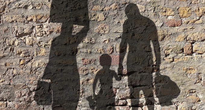 Depressione in Occidente: per superarla bisognerebbe imparare dagli immigrati