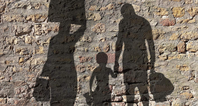Depressione in Occidente: per superarla bisognerebbe imparare dagli immigrati