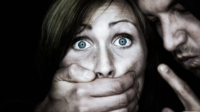 Gli aspetti psicologici della violenza sessuale: come e perché agisce lo stupratore?