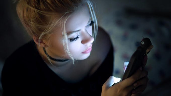 I social media e il loro utilizzo notturno: gli effetti negativi