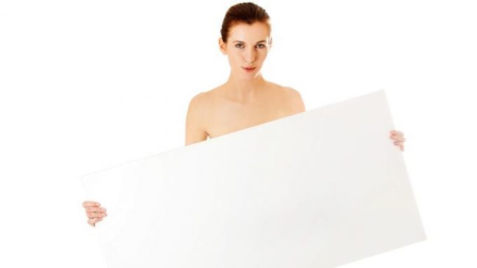 Le donne accessorio: mantenere la quiete mediatica o prendere una posizione?