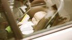 Oblio e blackout mnemonici, quando lo stress gioca brutti scherzi alla memoria: il caso dei bambini dimenticati in auto