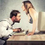 Pornografia e minore attrazione verso il partner: c'è una relazione?