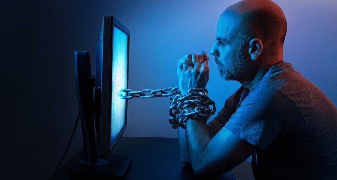 Dipendenza da Internet: come intervenire?