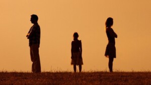 Onora il padre e la madre ridare voce e senso alle mancanze genitoriali -Psicologia