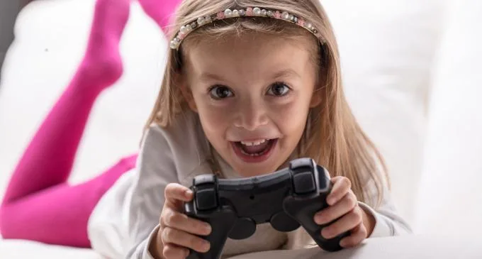 Play therapy aiutare i bambini a superare i problemi attraverso giochi e videogames