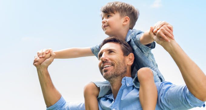 Relazione padre-figlio le differenze di interazione con figli maschi e femmine