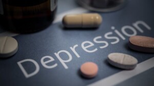 Trattamento della depressione: stimolazione cerebrale e antidepressivi a confronto