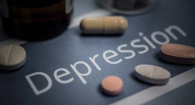 Trattamento della depressione: stimolazione cerebrale e antidepressivi a confronto