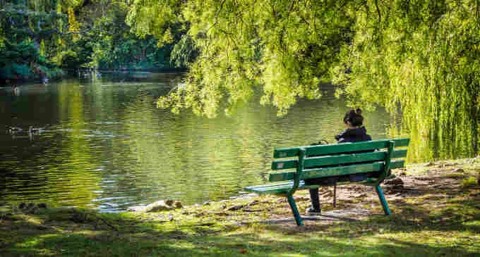 Legame tra uomo e natura: vivere vicino al verde migliora la vita