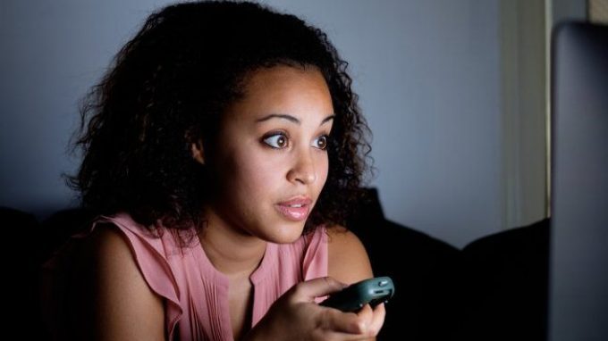 Il fenomeno del Binge watching e i disturbi del sonno