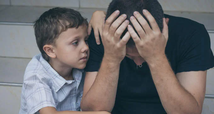 Depressione paterna ed effetti sulla salute mentale dei figli adolescenti