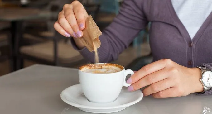 Nudge Italia: un'iniziativa per moderare la quantità di zucchero nel caffè