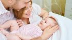 Il contatto fisico tra neonato e caregiver può lasciare tracce sui geni dei propri figli – Il primo studio condotto sugli esseri umani