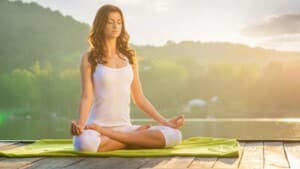 Yoga orientato alla consapevolezza per ridurre i comportamenti rischiosi