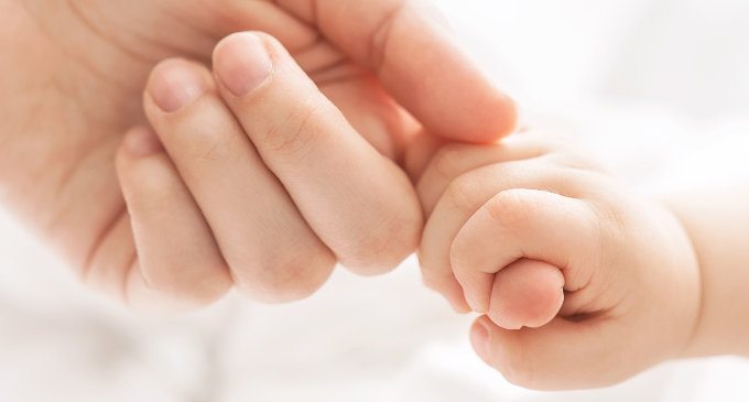 Tatto nei bambini: come si sviluppa e come avviene l'elaborazione cerebrale