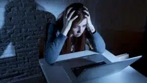 Cyberbullismo: conseguenze sulla salute mentale delle vittime - Psicologia