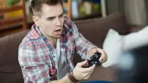 Gli effetti dei videogiochi violenti sull’aggressività dei giocatori adulti