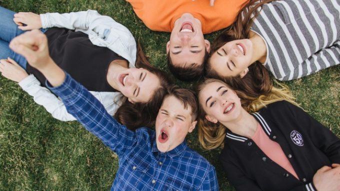Adolescenza: i cambiamenti nel comportamento sociale sono dovuti agli ormoni? – FluIDsex