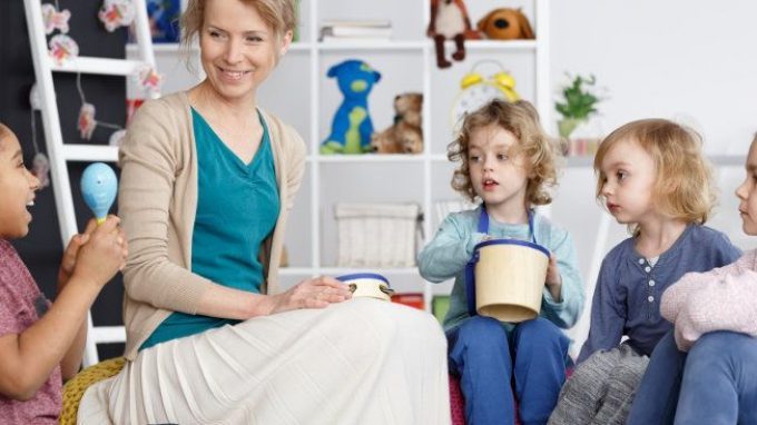 Musica e arti visive a scuola migliorano le capacità cognitive dei bambini