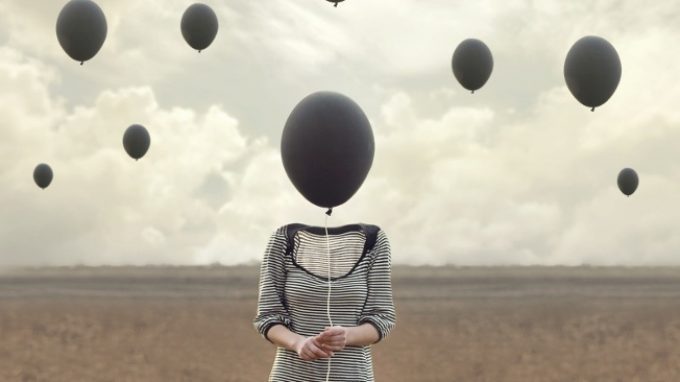 Quello che la mente dice: l’influenza dei pensieri e il concetto di defusione