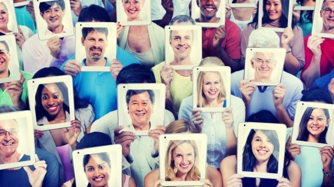 Facebook e autostima. L’immagine che abbiamo di noi stessi influenza i contenuti che mettiamo online