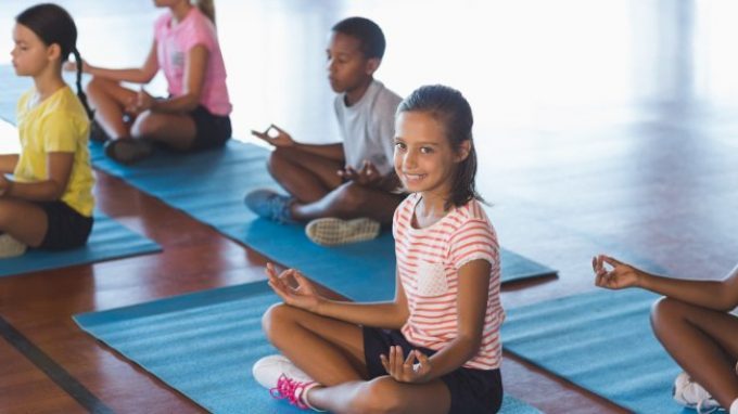 Lo yoga e la mindfulness per migliorare la salute emotiva nei bambini