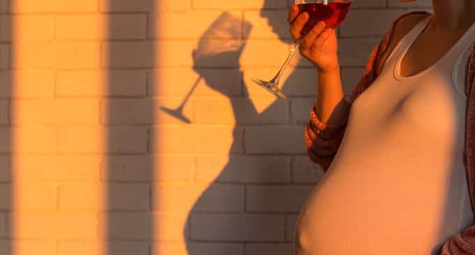 Binge drinking in gravidanza: gli effetti sullo sviluppo psichico dei figli