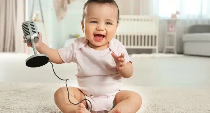 I bambini in fase pre-verbale danno pi&ugrave; attenzione alla voce dei coetanei