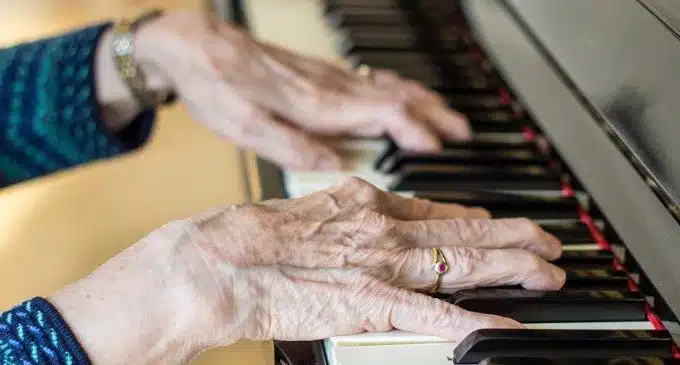 Malattia di Alzheimer: la musica aiuta a gestire gli effetti della demenza