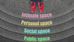 Spazio interpersonale: come regoliamo la distanza tra noi e gli altri