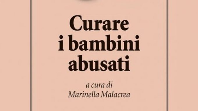 Curare i bambini abusati. Imparare a lavorare sul trauma infantile attraverso il racconto di casi clinici – Recensione del libro