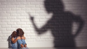 Trauma infantile nei genitori: gli effetti sulla salute mentale dei figli