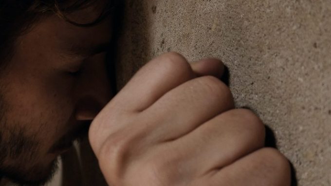 La Stanza: crowdfunding per un cortometraggio sulla sofferenza psicologica