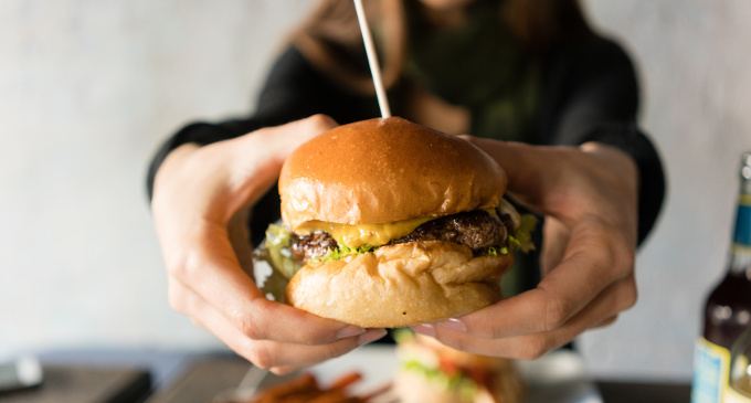 Dipendenza da cibo: gli aspetti in comune con le altre forme di dipendenza