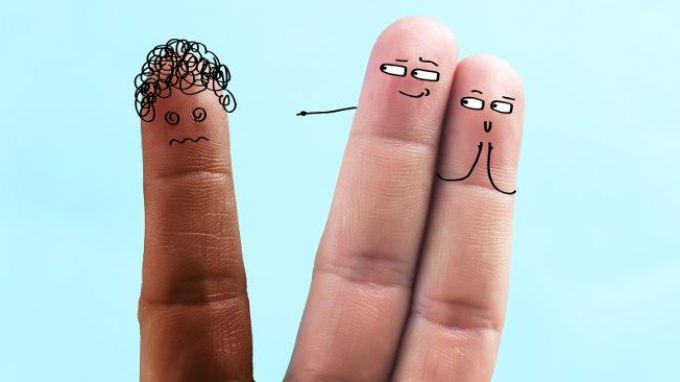 Paura, odio e razzismo: perchè fioriscono oggi?