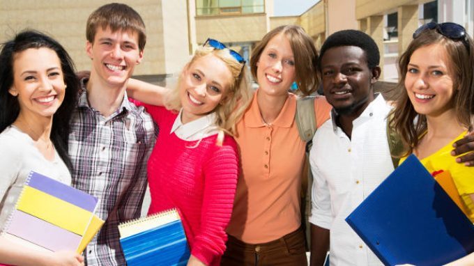 Lo sviluppo del pregiudizio verso gli immigrati tra gli adolescenti: analisi di alcuni fattori sociali
