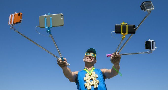 Facebook Facebook delle mie brame: la relazione tra utilizzo di social network, selfie e narcismo