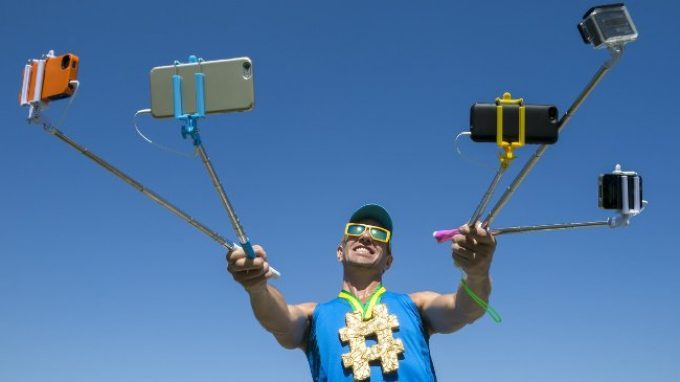 Facebook Facebook delle mie brame: la relazione tra utilizzo di social network, selfie e narcismo