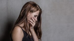 Pensieri suicidari in adolescenza: il ruolo degli abusi subiti in età infantile