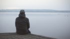 Combattere la solitudine sentendoci meno disgustati da noi stessi