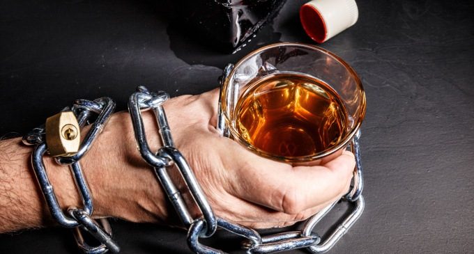 Ammazzo Il Tempo Provando Con L'alcol