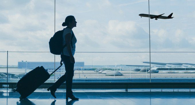 Lontananza da casa: come la mancanza degli affetti influisce sulla felicità