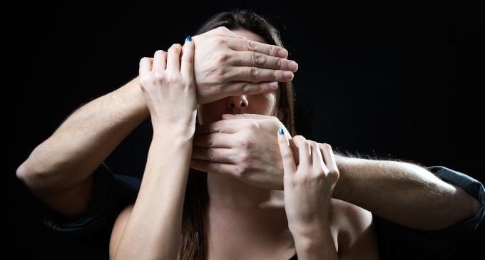 La violenza come manipolazione mentale